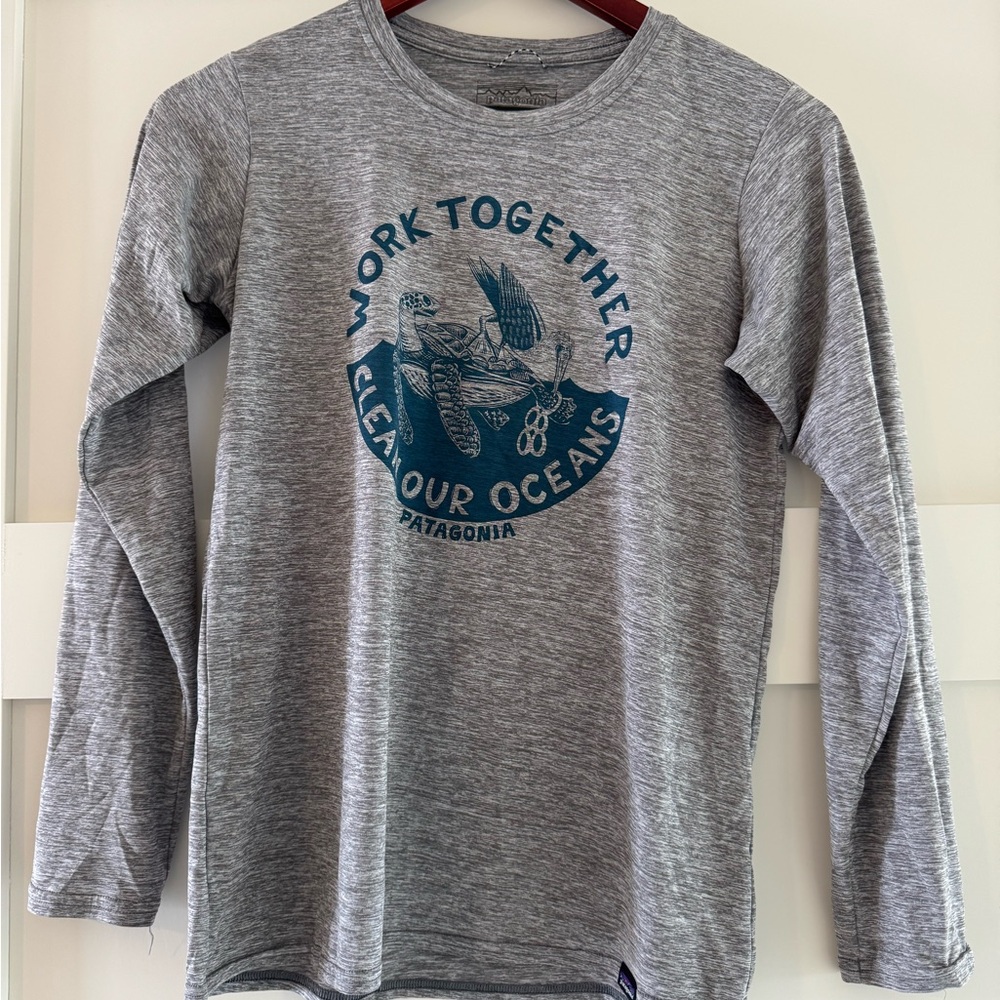 Patagonia Woman Gray Long Sleeve Sun Shirt